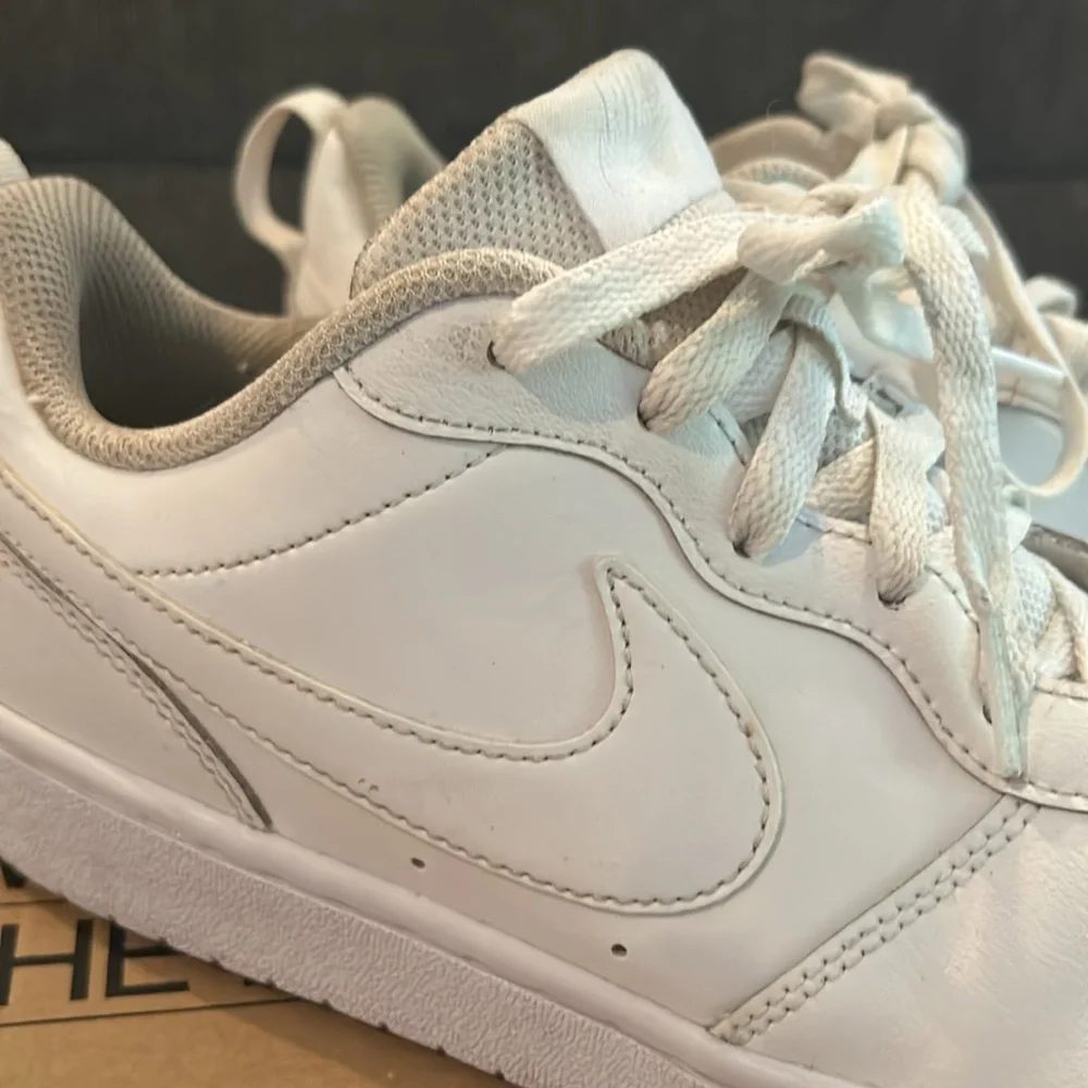 Nike Court Borough Low 2 White Sneakers 7Y / Women’s 8.5